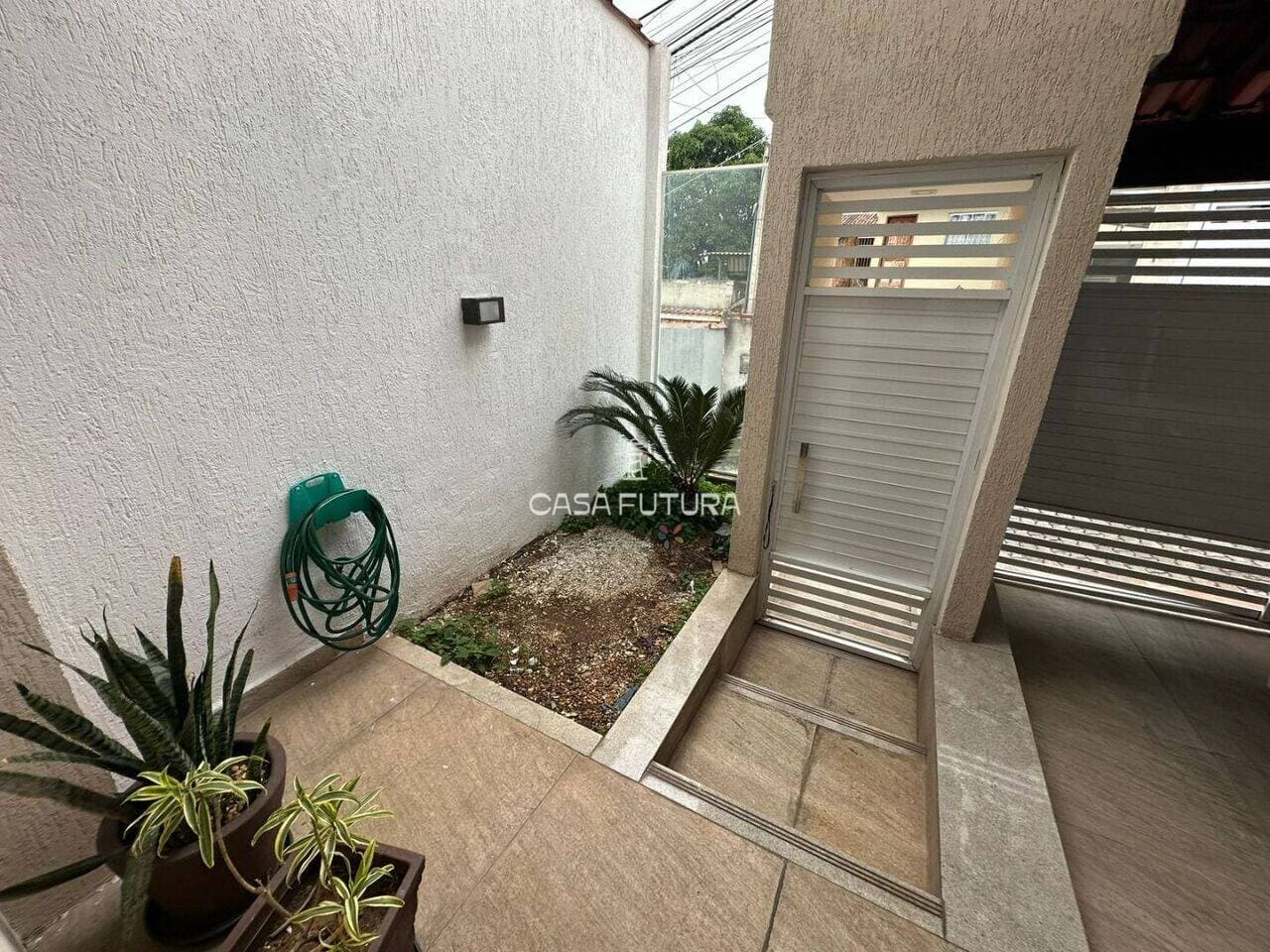 Casa com 3 quartos, 200 m² - foto 2