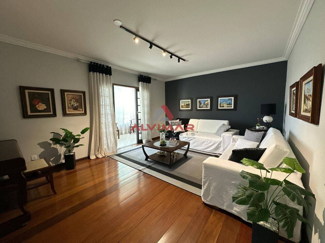 Casa com 3 quartos, 331 m² - foto 2