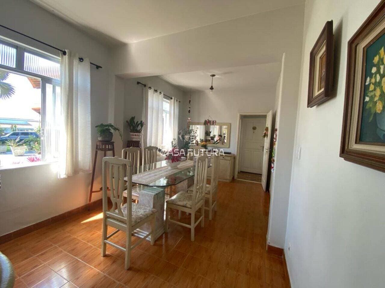 Casa com 3 quartos, 449 m² - foto 2