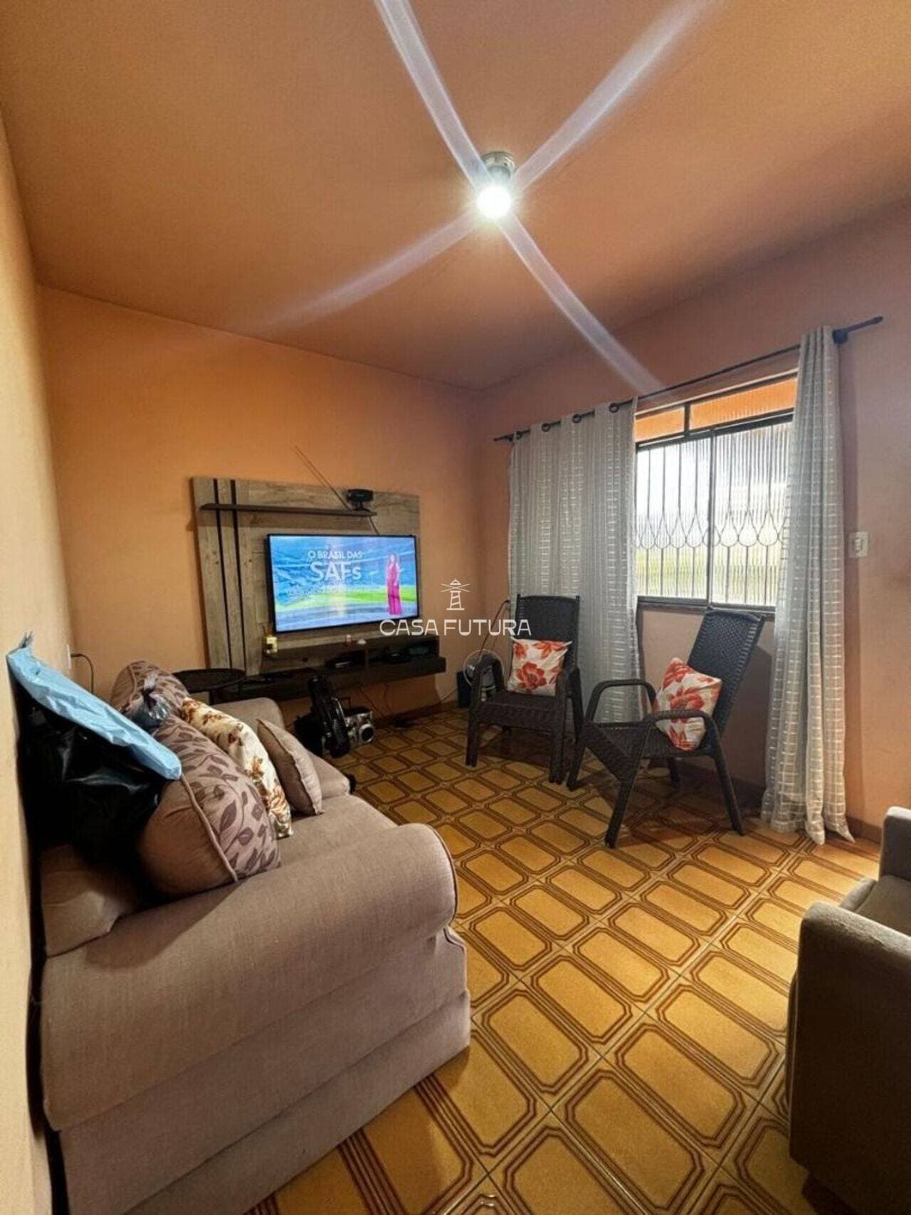 Casa com 4 quartos, 238 m²