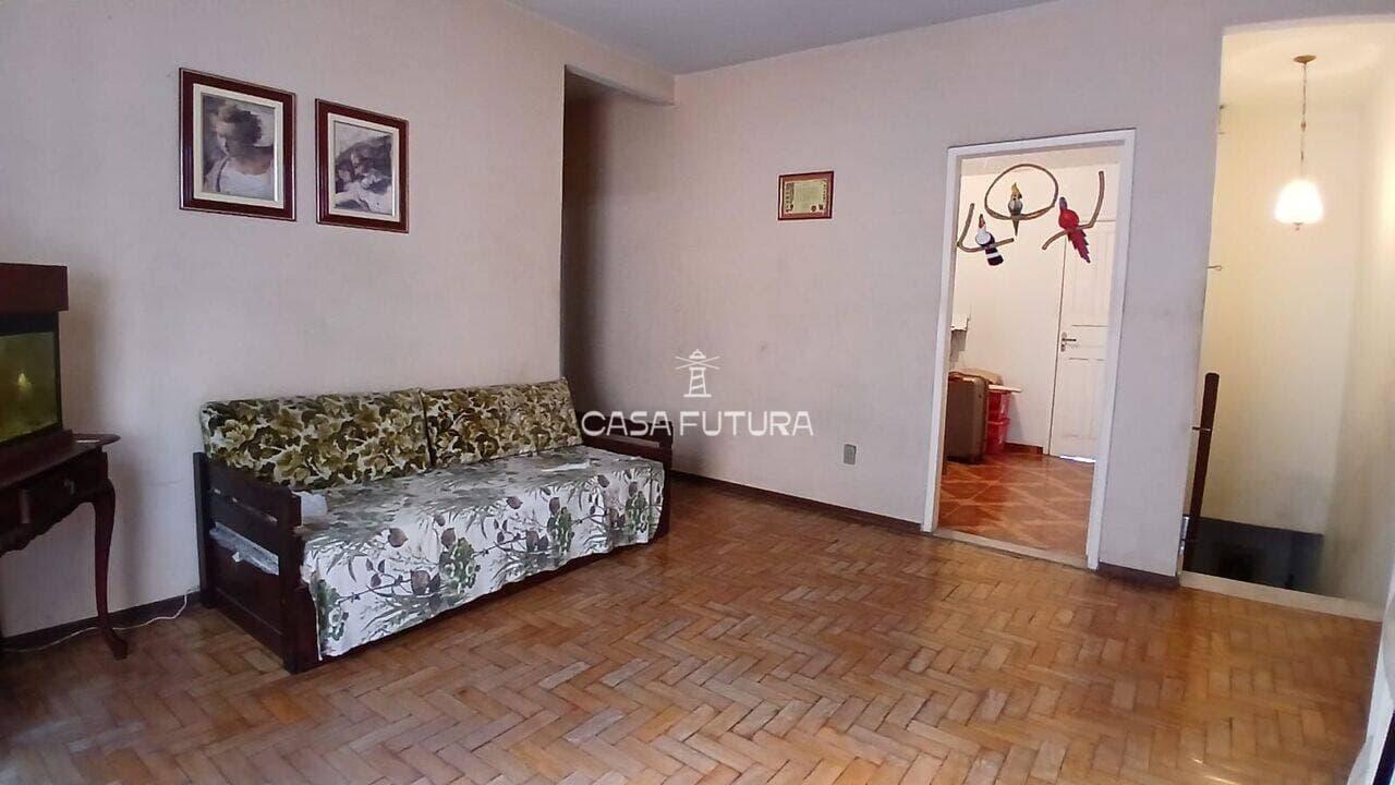 Casa com 4 quartos, 320 m²