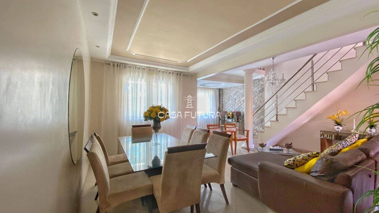 Casa com 4 quartos, 328 m² - foto 2