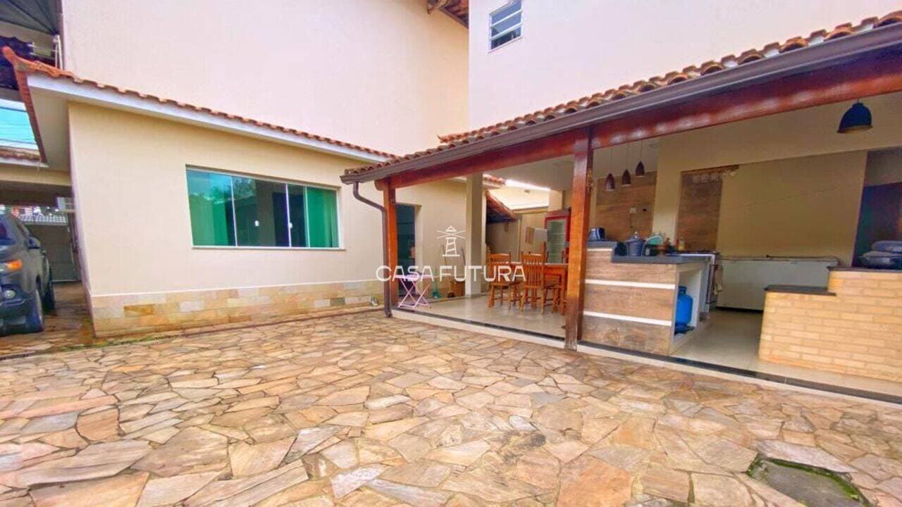 Casa com 4 quartos, 259 m² - foto 4