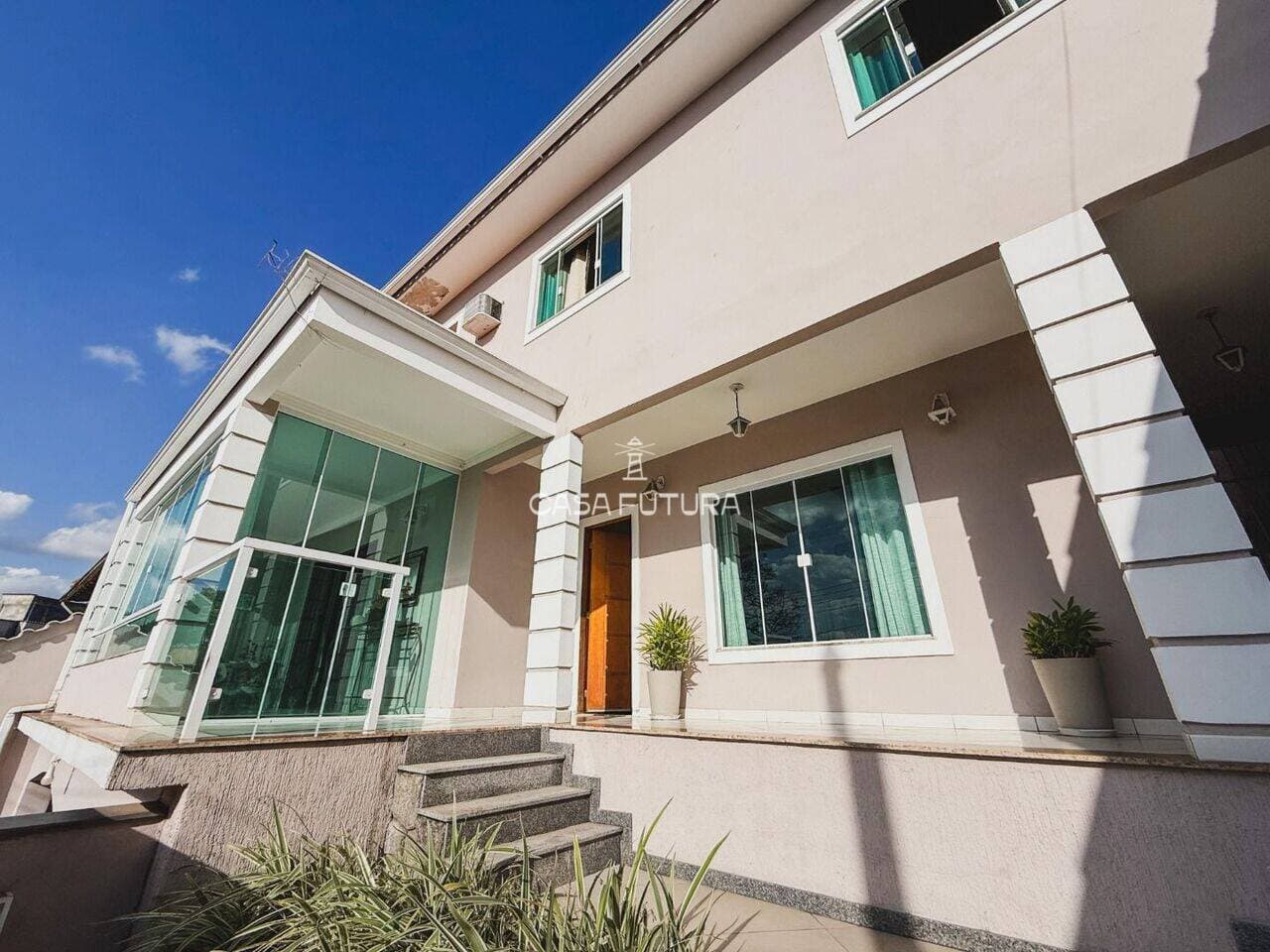 Casa com 6 quartos, 331 m² - foto 2