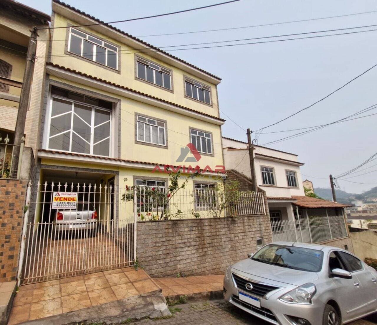 Casa com 4 quartos, 250 m²