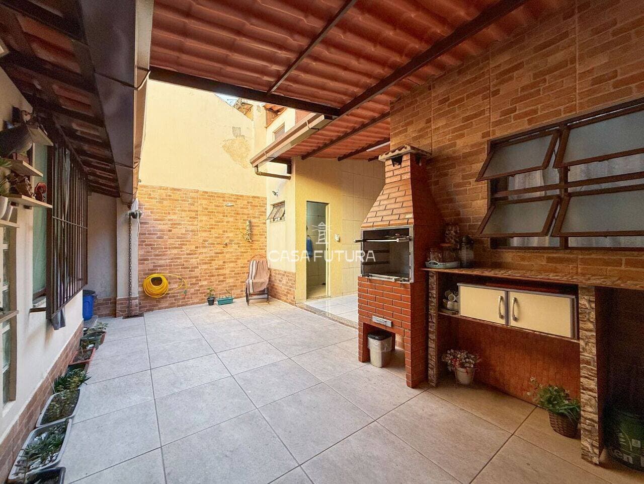 Casa com 2 quartos, 118 m²