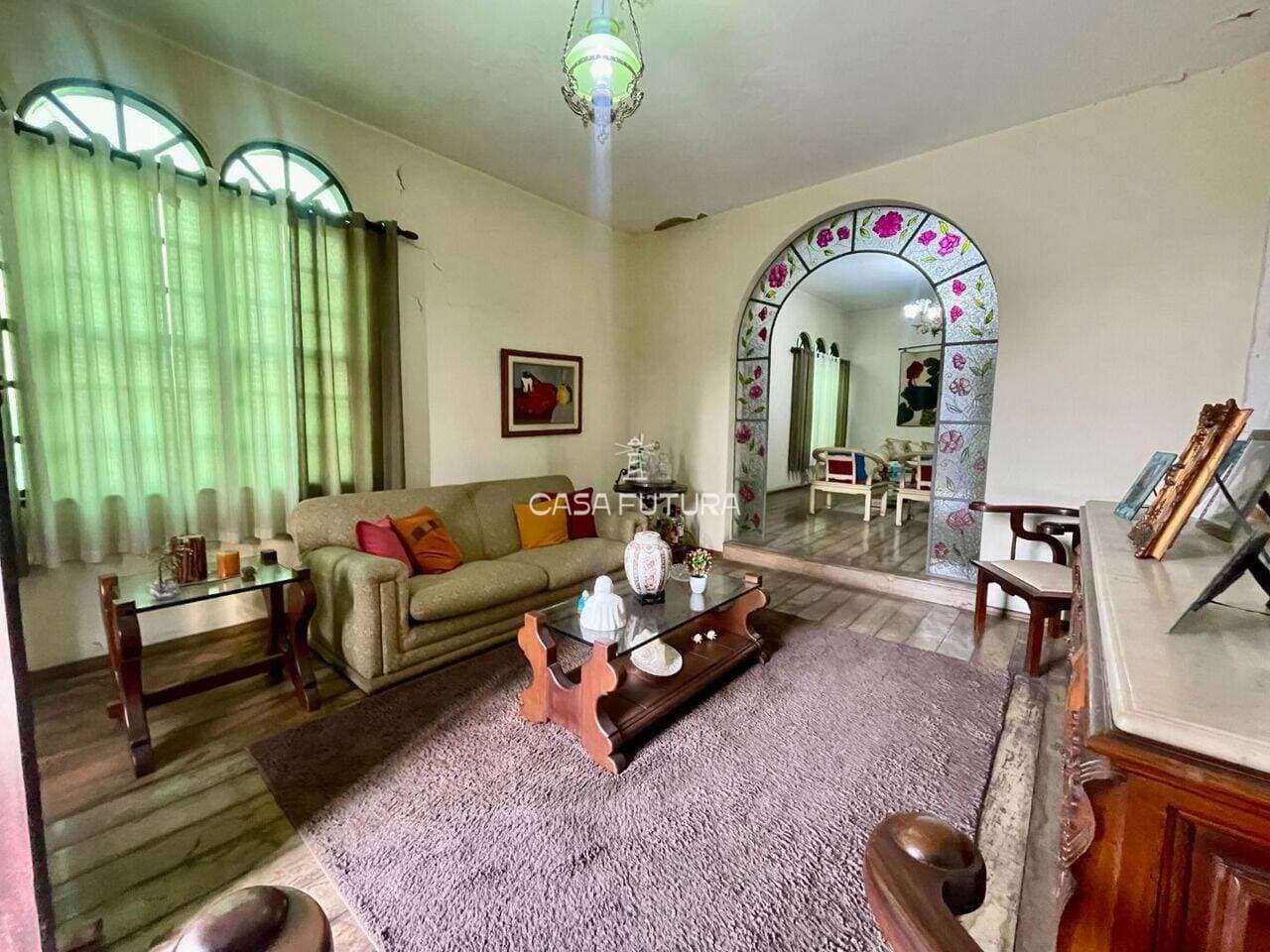 Casa com 3 quartos, 330 m² - foto 2