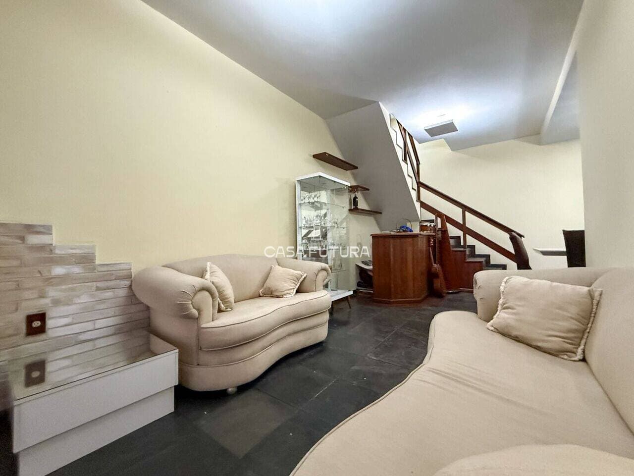 Casa com 5 quartos, 243 m² - foto 3