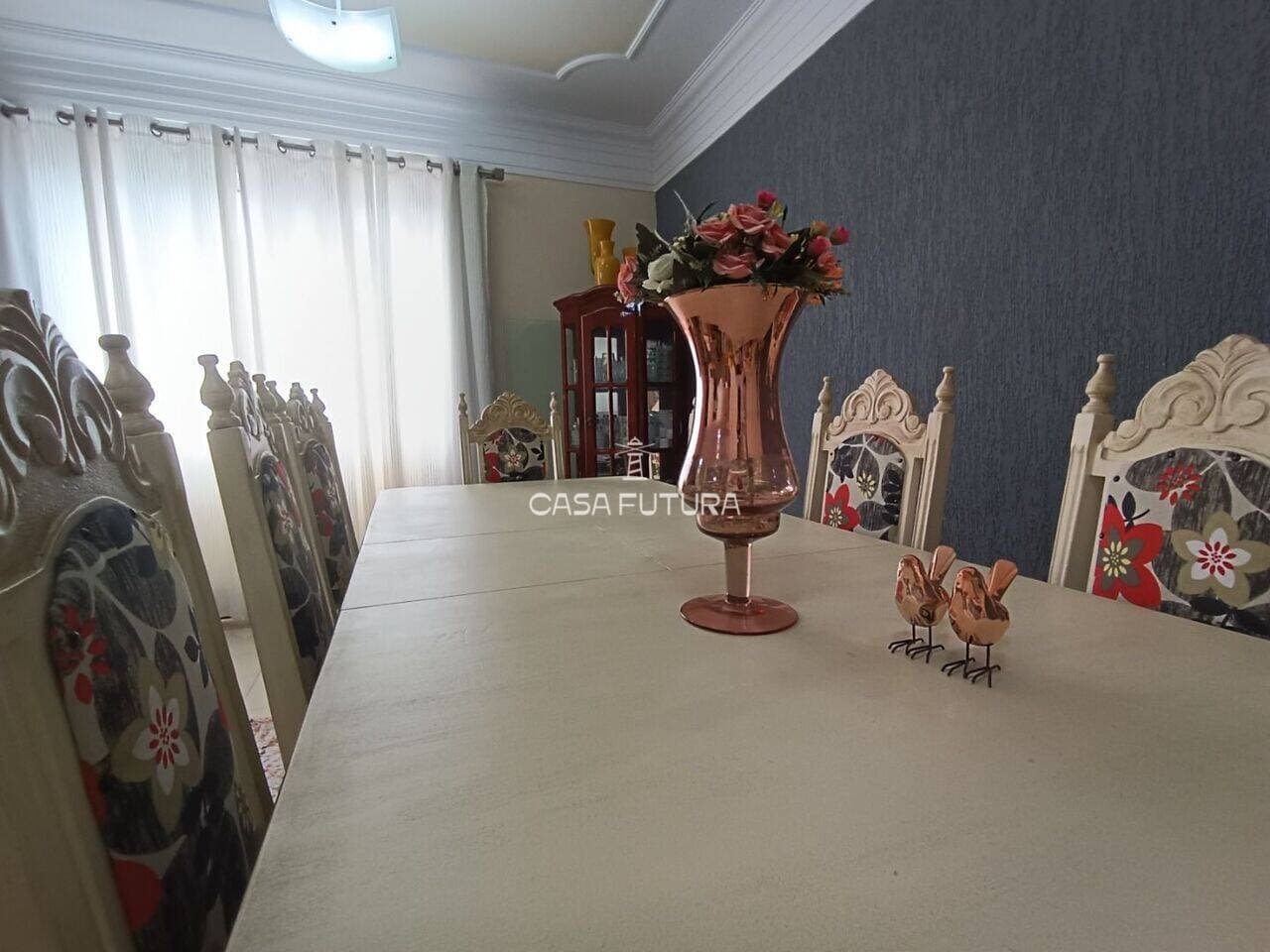 Casa com 4 quartos, 248 m² - foto 4