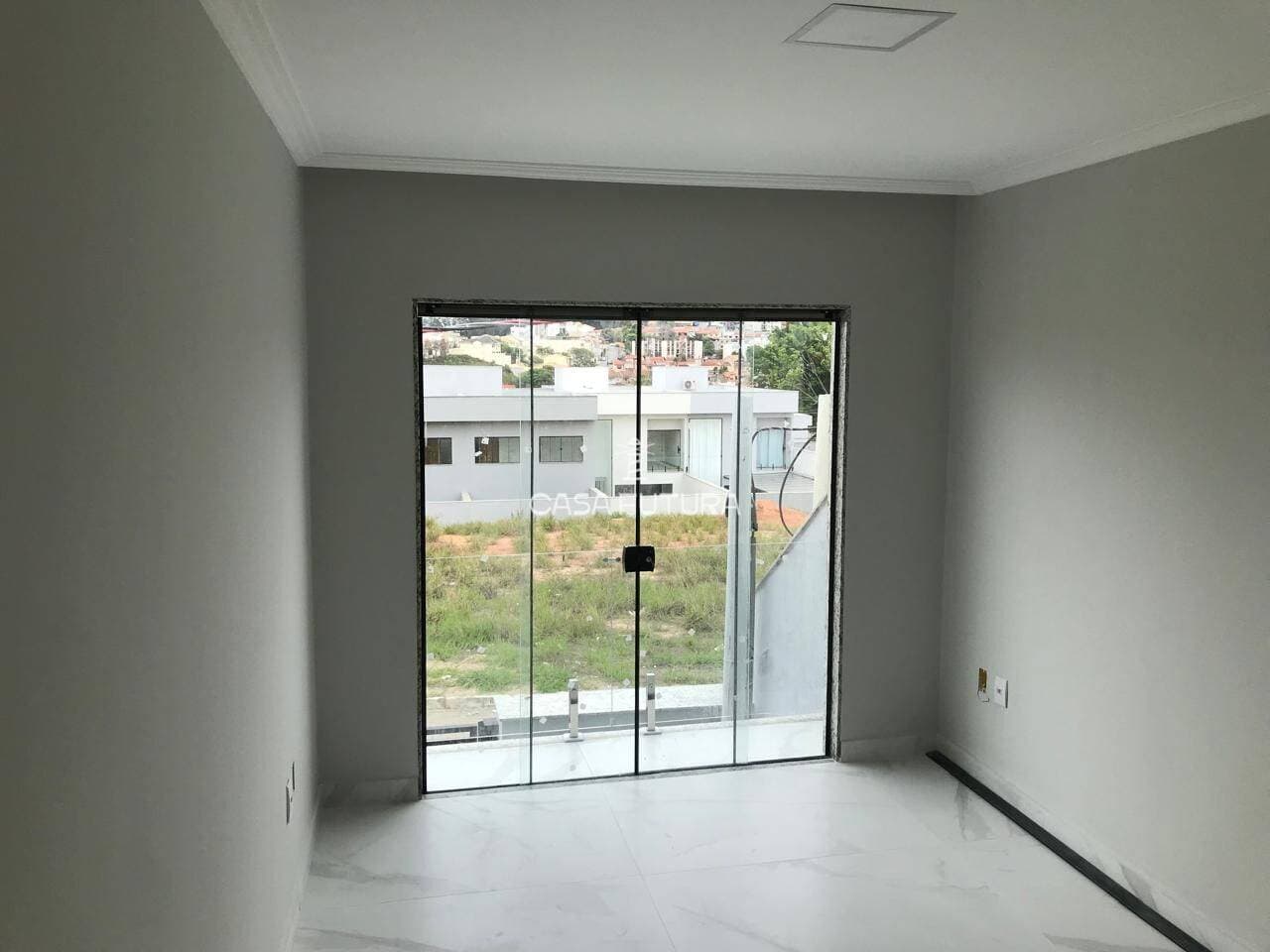 Casa com 3 quartos, 182 m² - foto 3