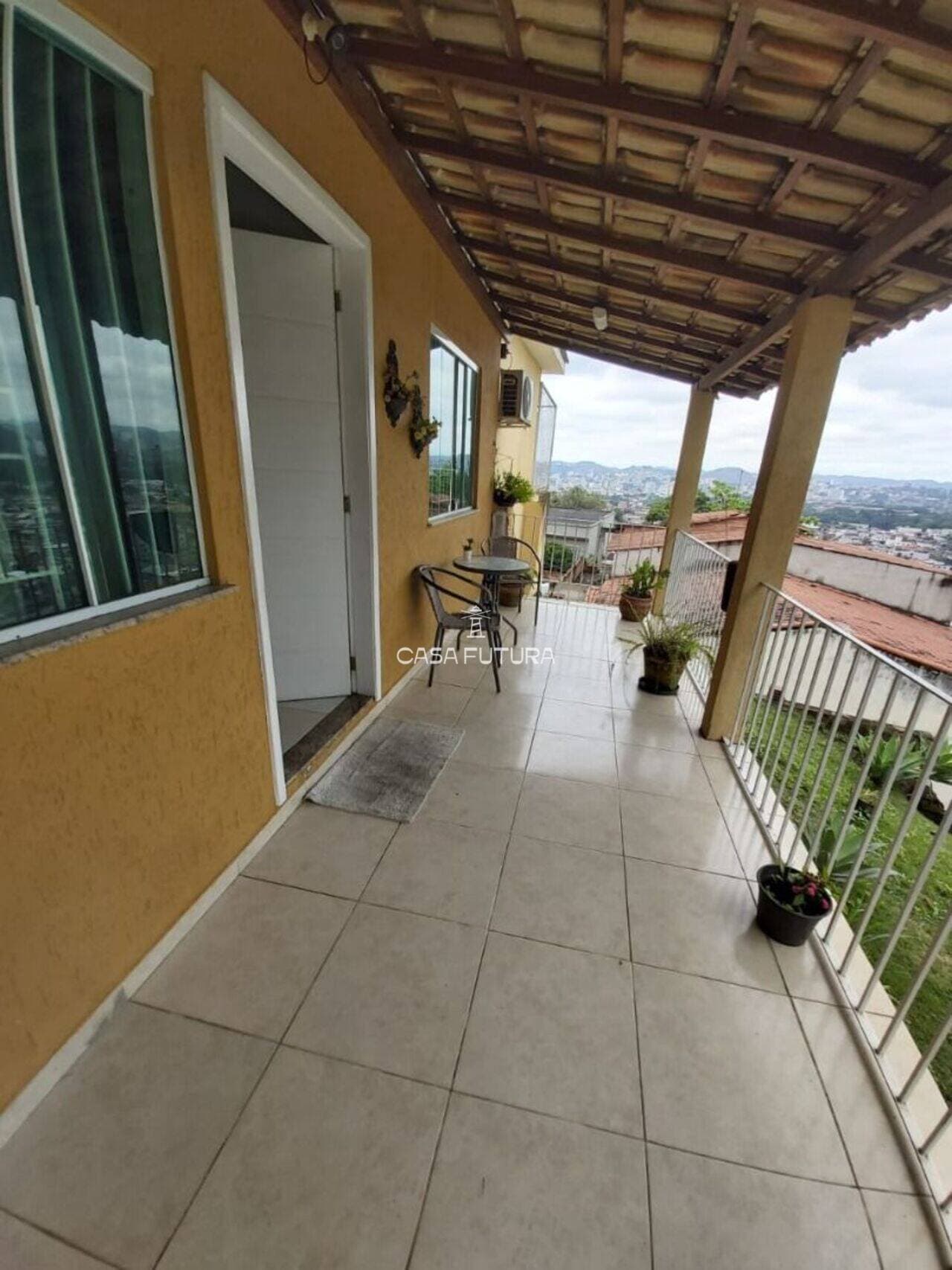 Casa com 2 quartos, 195 m²