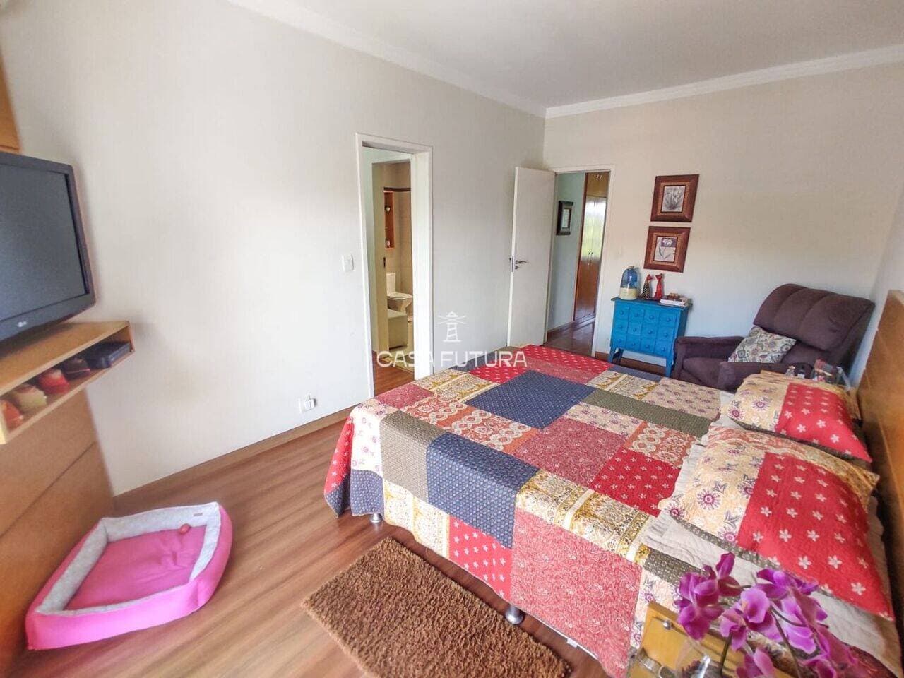 Casa com 3 quartos, 216 m² - foto 3