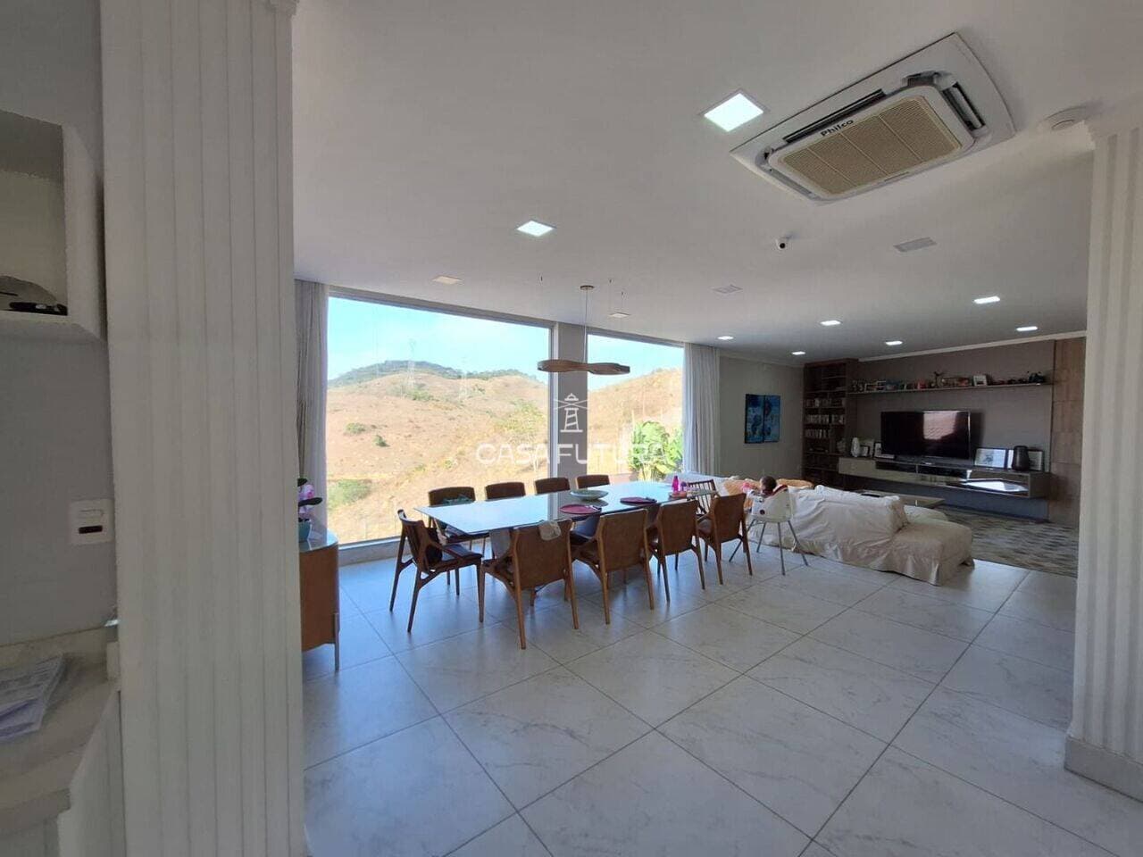 Casa com 5 quartos, 450 m²