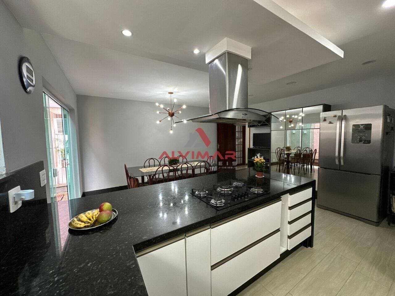 Casa com 3 quartos, 331 m² - foto 8