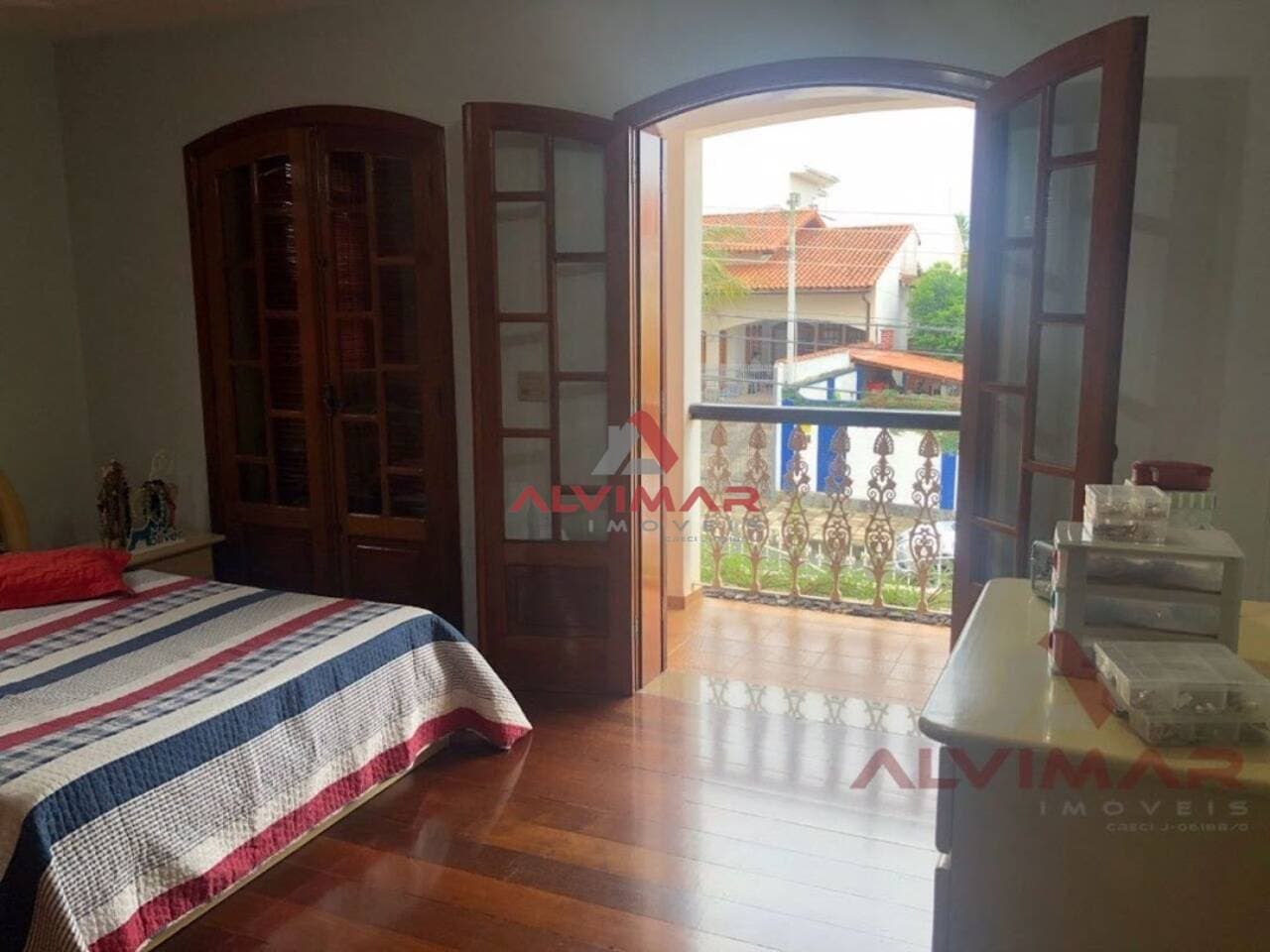 Casa com 4 quartos, 381 m² - foto 3