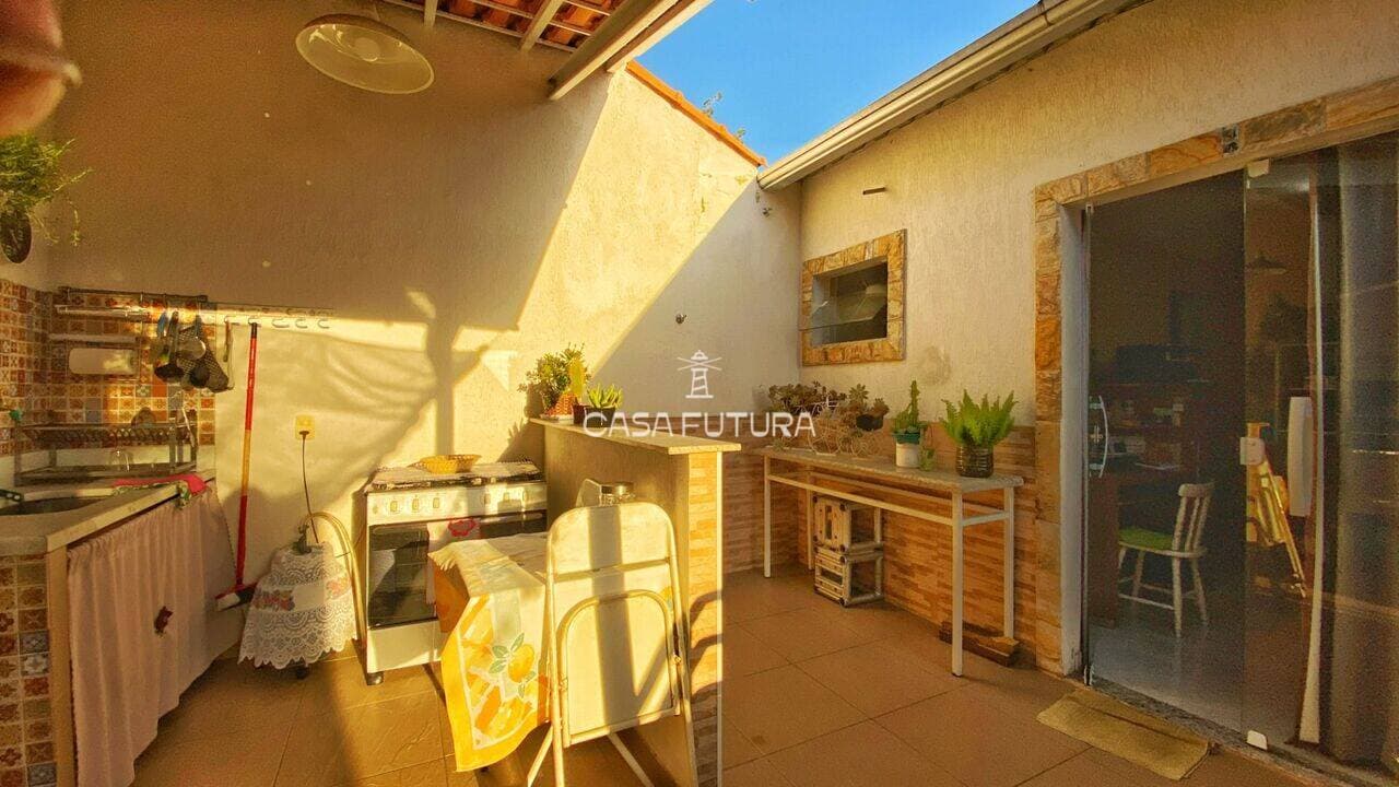 Casa com 3 quartos, 221 m² - foto 4