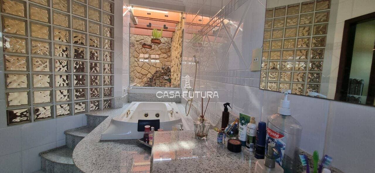 Casa com 3 quartos, 255 m² - foto 4