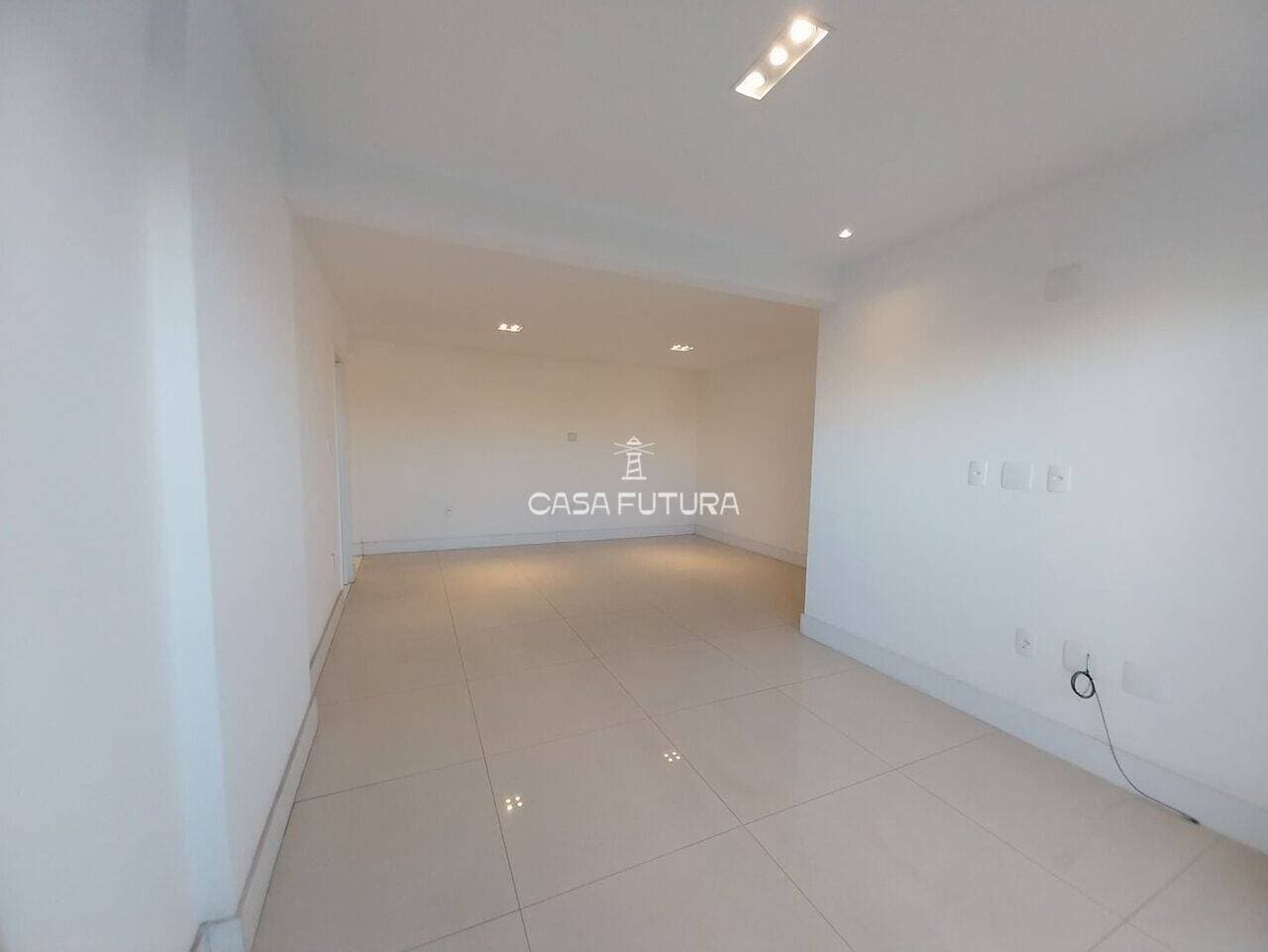 Apartamento com 3 quartos, 236 m² - foto 4