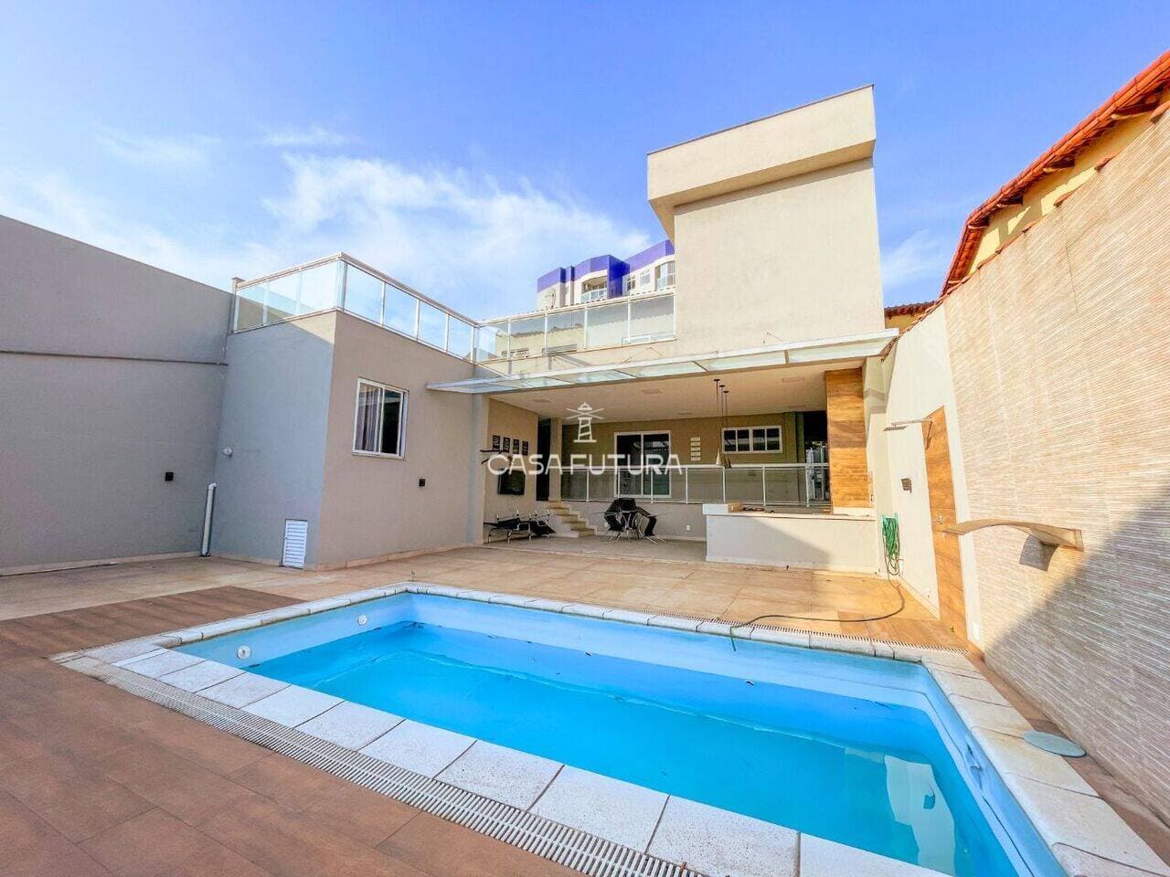 Casa com 4 quartos, 292 m²