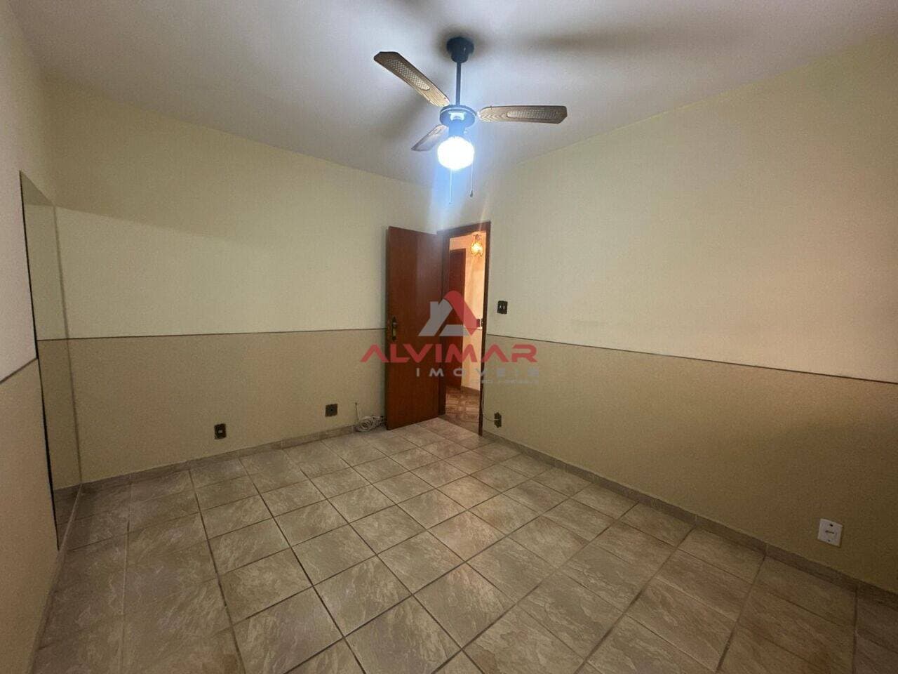 Casa com 3 quartos, 218 m² - foto 8