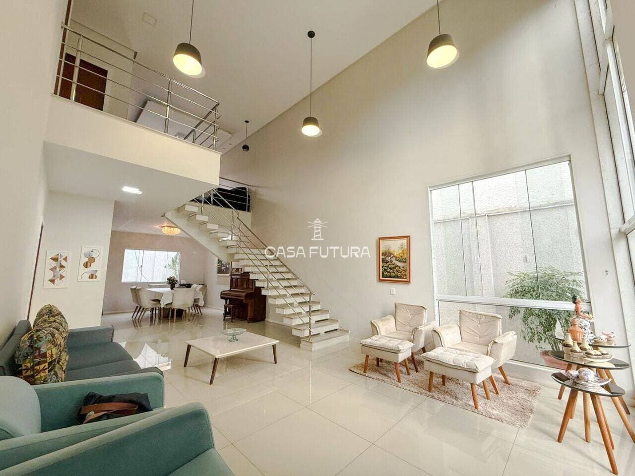 Casa com 3 quartos, 302 m²