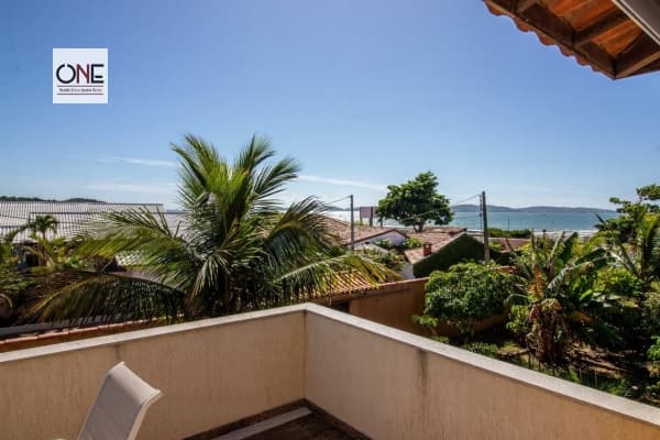 Casa de rua para locação anual, 5 suítes e vista mar.