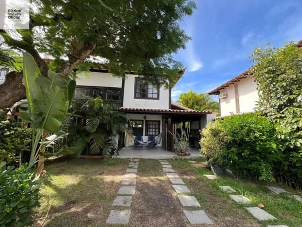 Casa em Condomínio, reformada, a 300 metros da Praia de Manguinhos