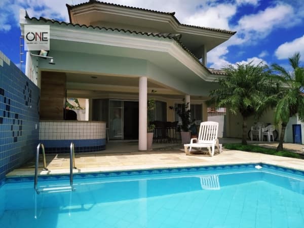 Casa em Geribá, com piscina privativa, próximo à praia.