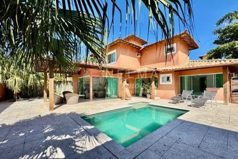 Oportunidade no Coração de Búzios – Casa com Piscina, Área Gourmet e 4 Vagas de Condomínio No centro de Búzios !